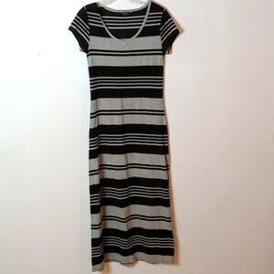 Just Love Medium striped v-neck knit maxi dress. Comfy